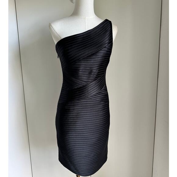 BCBG Maxazri Mamie One Shoulder Cocktail Dress Mini Black Size 6 bandage style - Picture 2 of 9